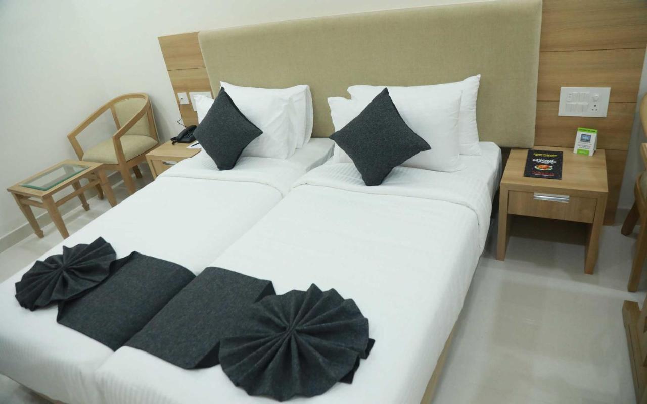 Hotel Anjali Park Kottayam Exteriör bild