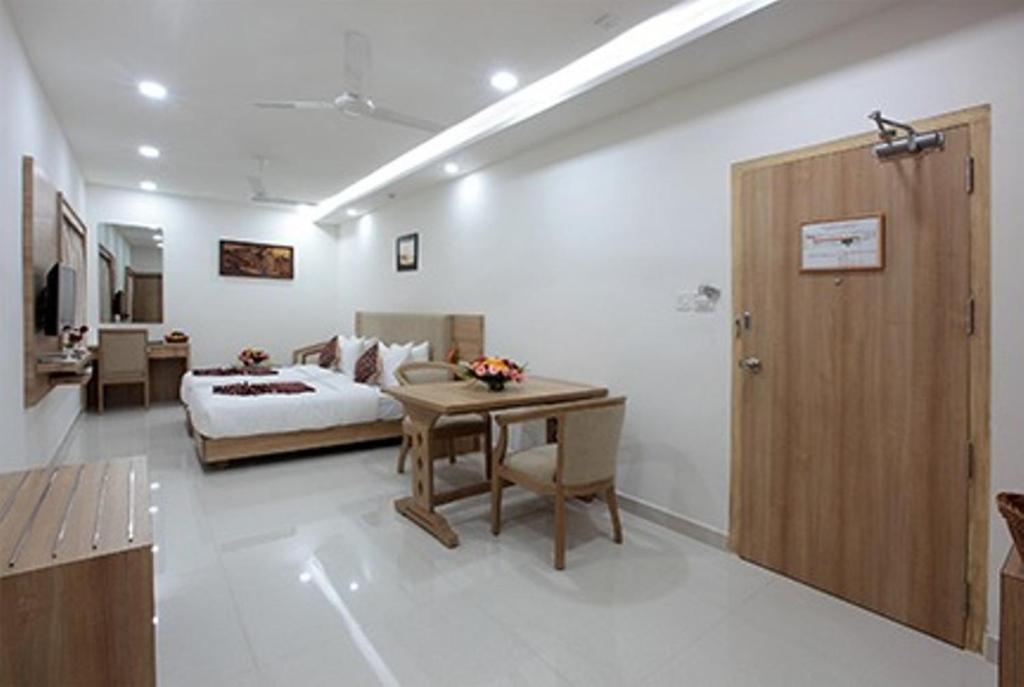 Hotel Anjali Park Kottayam Exteriör bild