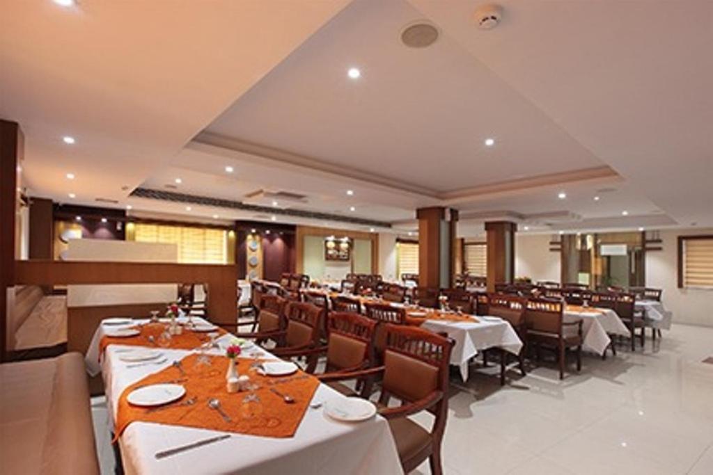 Hotel Anjali Park Kottayam Exteriör bild